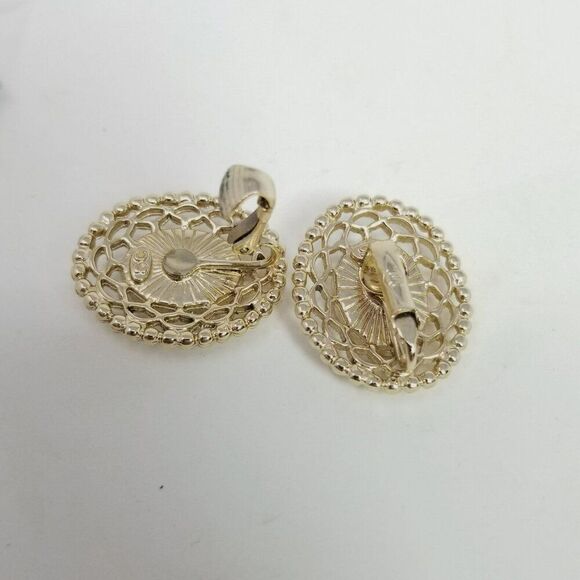 Vintage Sarah Coventry Blue White Oval Cameo Clip On Earrings, Gold Tone Setting - Picture 3 of 7